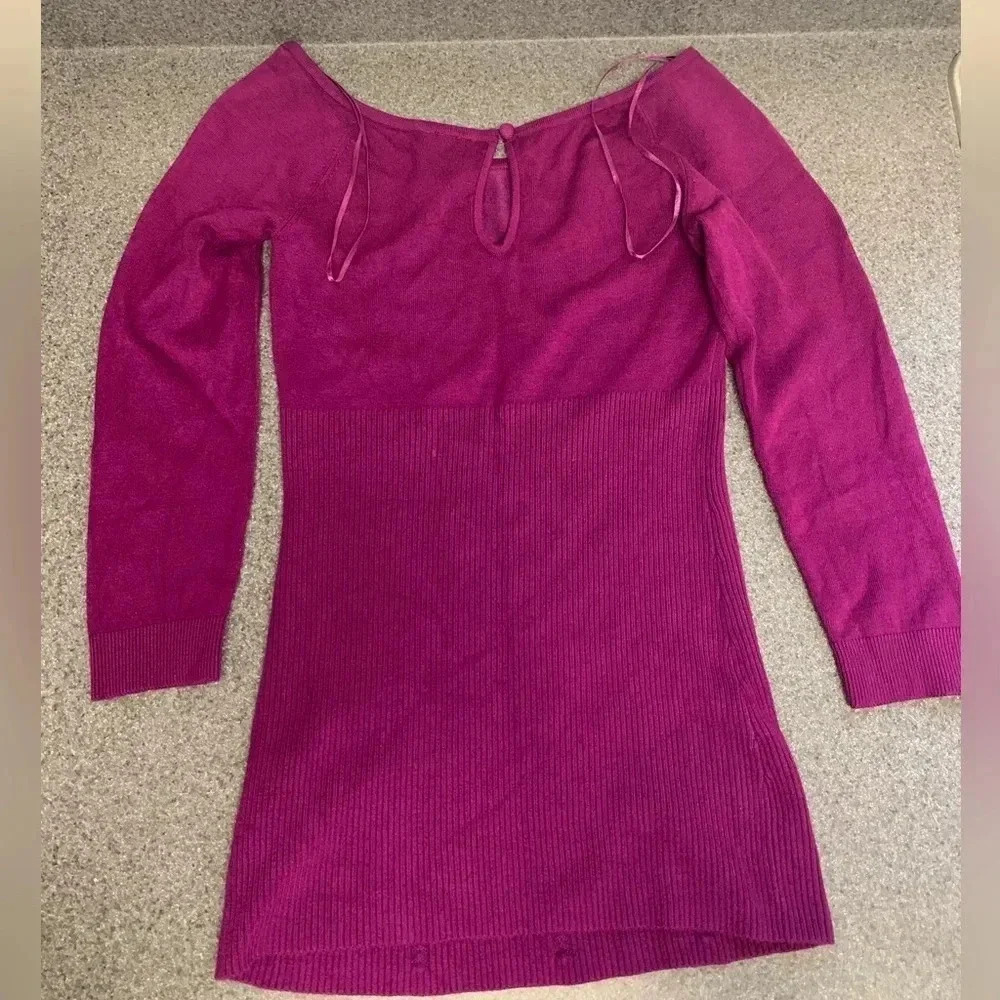 Guess Ribbed Knit Light Sweater Size Small - Picture 5 of 5